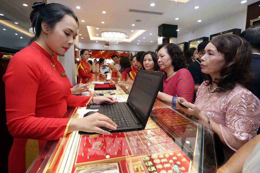 Giá vàng hôm nay (4-8): Nhích tăng chiều mua vào
